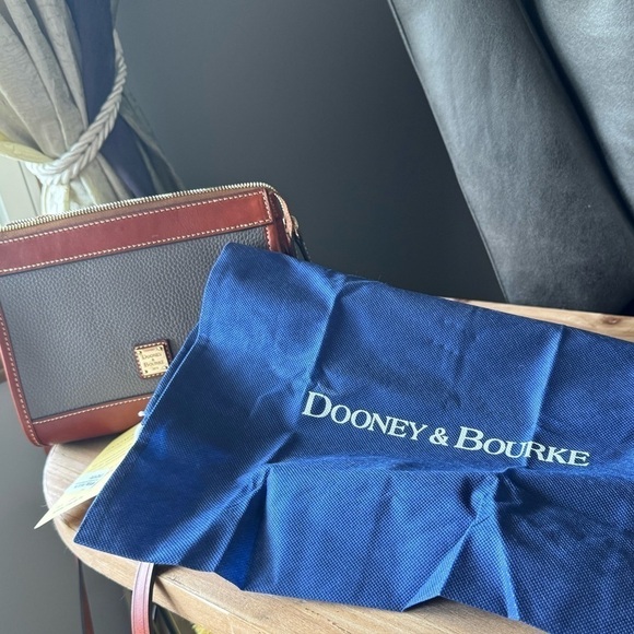 NWT Dooney & Bourke Pebble Leather Zip Crossbody w/Small Coin Case Elephant Gray - Picture 8 of 9